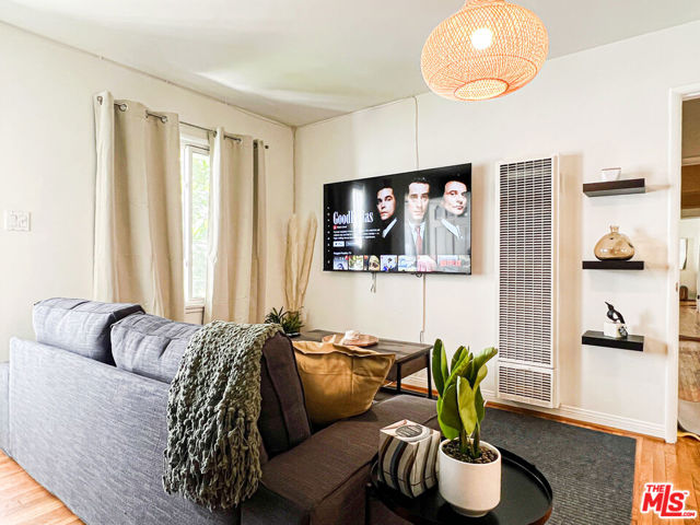 1173 Amherst Avenue, Los Angeles CA: https://media.crmls.org/mediaz/e870b125-d240-41c3-aac2-20f79b29079d.jpg