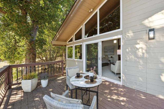 10605 Berkshire Drive, Los Altos Hills CA: https://media.crmls.org/mediaz/e8710988-0eab-40d4-9f67-0893336fc380.jpg