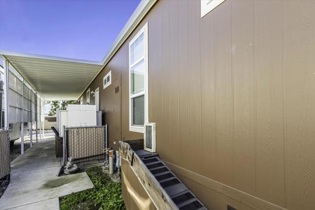 3660 Walnut Boulevard, Brentwood CA: https://media.crmls.org/mediaz/e871a126-e536-4999-8e1b-6c5a6eea38a6.jpg