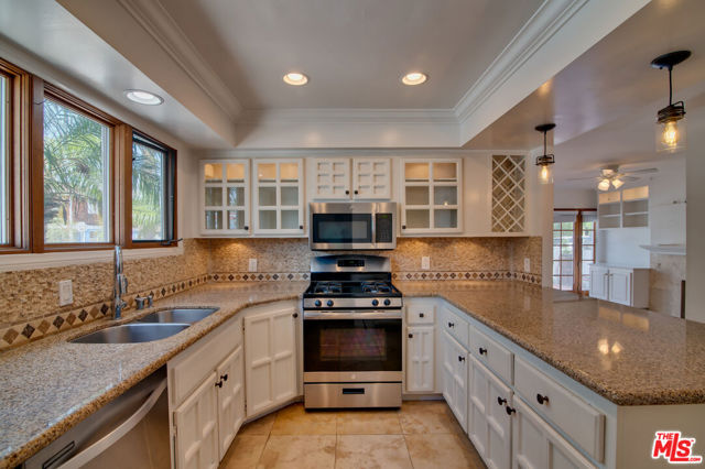 127 Abalone Avenue, Newport Beach CA: https://media.crmls.org/mediaz/e871d03f-b3b6-4275-aca7-02f0aea2e521.jpg