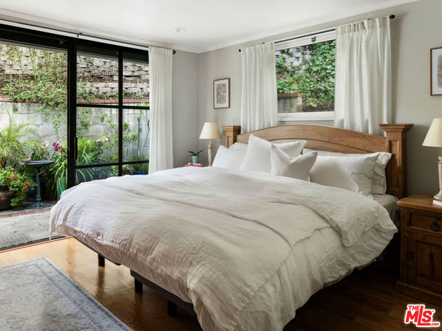8162 Kirkwood Drive, Los Angeles CA: https://media.crmls.org/mediaz/e871efc7-0b64-40b0-bac6-85b3a46b2c8d.jpg