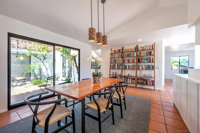 1761 Winterwarm Dr, Fallbrook CA: https://media.crmls.org/mediaz/e8725295-0c2d-470f-a5be-54c57cf27c47.jpg