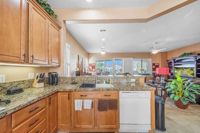 80600 Avenida Santa Carmen, Indio CA: https://media.crmls.org/mediaz/e87266c3-54b3-4a93-98ed-84310ece54fd.jpg