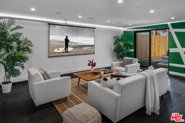 17624 Martha Street, Encino CA: https://media.crmls.org/mediaz/e8733e63-28d3-4839-a880-6fac5558201b.jpg