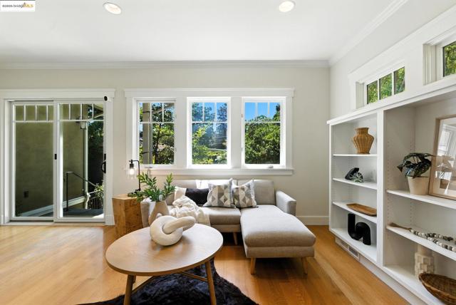 1020 Channing Ave, Palo Alto CA: https://media.crmls.org/mediaz/e8737422-9782-445b-bc20-912285cdbf77.jpg
