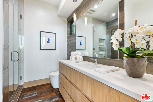 1011 Georgina Avenue, Santa Monica CA: https://media.crmls.org/mediaz/e873bb03-7c56-47bd-93ee-37dac45fcd7d.jpg