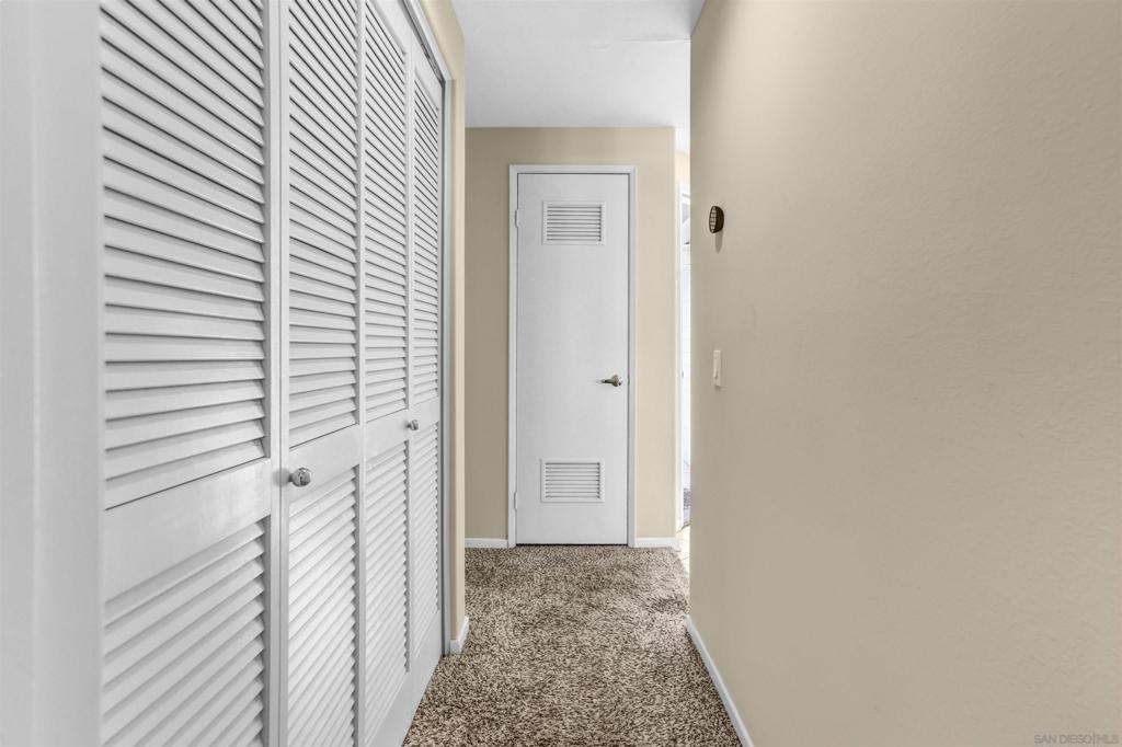 https://media.crmls.org/mediaz/e87402ea-9b65-4eb6-b856-3c9a10256ac7.jpg?preset=X-Large