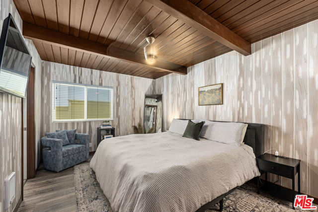 622 Esplanade, Redondo Beach CA: https://media.crmls.org/mediaz/e8741362-5ffe-4416-9aeb-12acf5cc4347.jpg