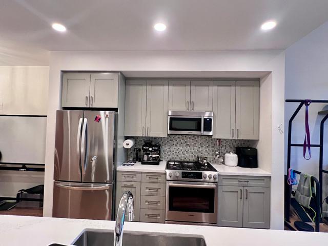 400 El Camino Real, Belmont CA: https://media.crmls.org/mediaz/e8746c0d-4ff4-4ab2-918c-a3dae4126303.jpg