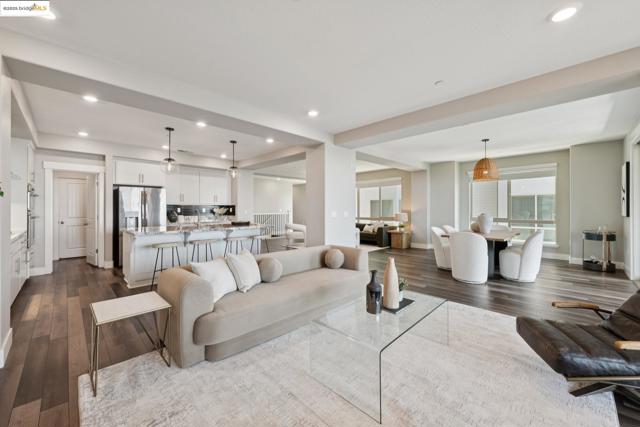 6757 Skyview Dr, Oakland CA: https://media.crmls.org/mediaz/e875a751-9421-4e85-8045-5257807caa55.jpg