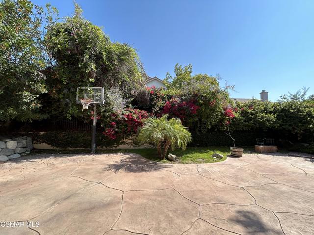 2357 Laurelwood Drive, Thousand Oaks CA: https://media.crmls.org/mediaz/e875e0d5-9a52-48fd-be78-f70d4acbd659.jpg