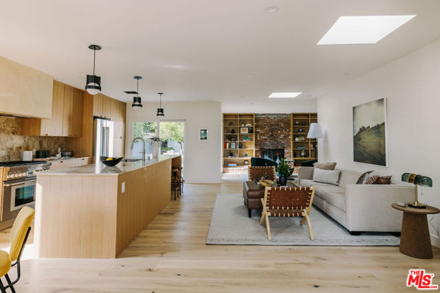 5168 Emporia Avenue, Culver City CA: https://media.crmls.org/mediaz/e875e4d4-403c-498b-82d3-cc068001d173.jpg
