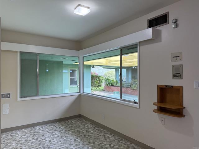 https://media.crmls.org/mediaz/e8766b68-7d80-4bbb-a427-1785617ecce9.jpg