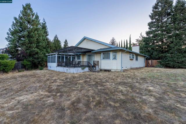 5200 Myrtle Dr, Concord CA: https://media.crmls.org/mediaz/e876ab42-2f5c-4af0-8695-eb6aa481a383.jpg