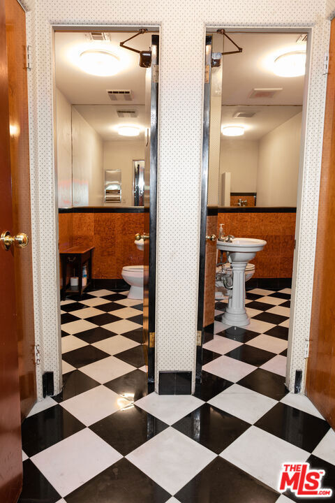  Commercial for Sale in Los Angeles, California