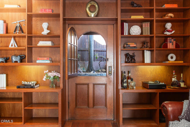 3880 Clayton W Avenue, Los Angeles CA: https://media.crmls.org/mediaz/e8770d20-843c-49d9-a80e-1ef4647d4acf.jpg