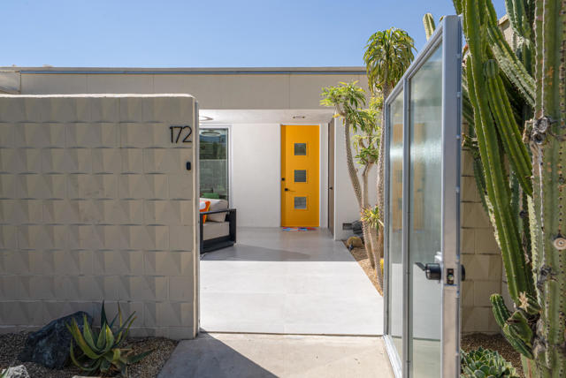 172 Desert Lakes Drive, Palm Springs CA: https://media.crmls.org/mediaz/e8772797-7f9a-45a4-84b3-6604ef54af90.jpg
