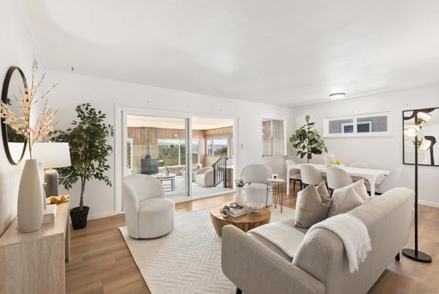 2122 March Pl, San Diego CA: https://media.crmls.org/mediaz/e8779801-75b1-43cf-ac22-a850a51408ef.jpg