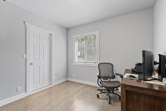 25910 Westview Way, Hayward CA: https://media.crmls.org/mediaz/e8781122-4d45-4133-a31f-c31a6f15bc51.jpg