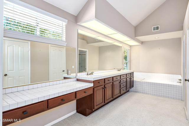 3041 Three Springs Drive, Westlake Village CA: https://media.crmls.org/mediaz/e87860d9-835e-46eb-9529-daed927276aa.jpg