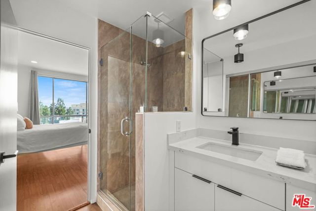 339 N Palm Drive, Beverly Hills CA: https://media.crmls.org/mediaz/e878c1ca-f61f-4bb2-9a23-a3977b437427.jpg