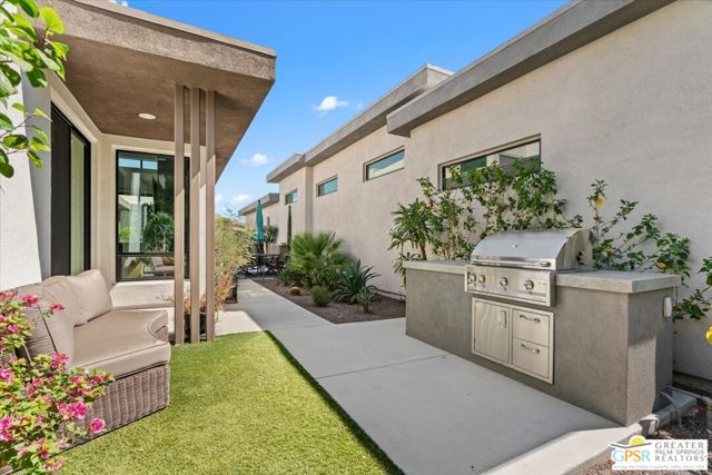 163 Blue Moon Drive, Palm Springs, CA 92262