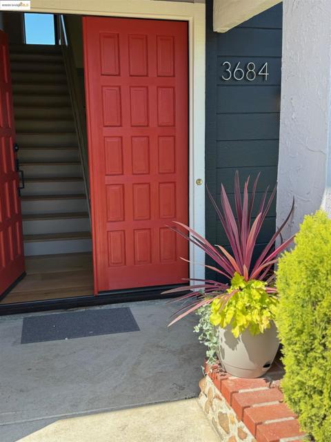 3684 May Rd, Richmond CA: https://media.crmls.org/mediaz/e8799834-7bb7-445f-b920-003a8a9297e5.jpg