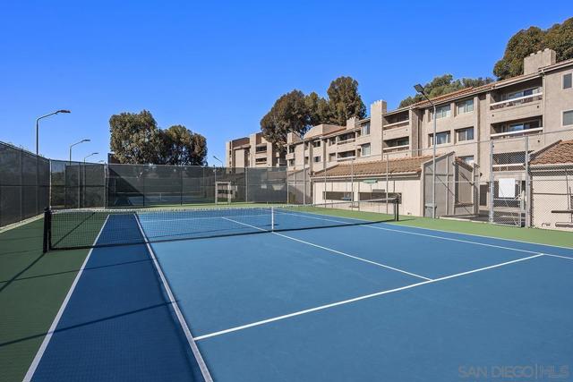 10400 caminito Cuervo, San Diego CA: https://media.crmls.org/mediaz/e879bf58-2912-4a36-9591-f0379672f980.jpg