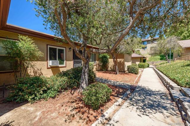 8721 Wahl St, Santee CA: https://media.crmls.org/mediaz/e87a8b2d-4f3e-46bf-a979-705a75306be2.jpg