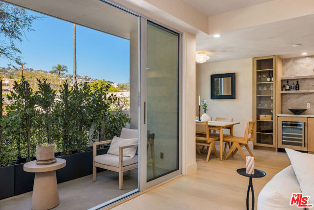 818 N Doheny Drive, West Hollywood CA: https://media.crmls.org/mediaz/e87a9a34-b9a6-4d07-92ed-9a6f68d4d7c7.jpg