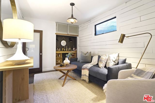 3838 Buena Park Drive, Studio City CA: https://media.crmls.org/mediaz/e87b35be-8601-4b70-8bd8-49cc3b0a6f3e.jpg