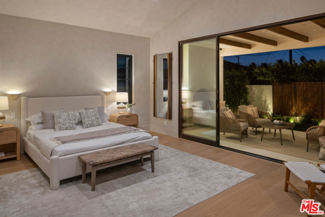 4029 East Boulevard, Los Angeles CA: https://media.crmls.org/mediaz/e87b62c0-64b6-41bd-ac59-61a335a41323.jpg