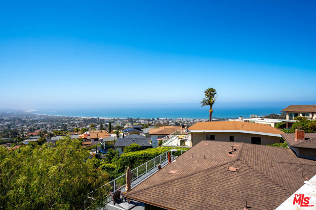 440 Mariposa Drive, Ventura CA: https://media.crmls.org/mediaz/e87bef09-365b-4b6f-b14a-3ca5b5619cd1.jpg