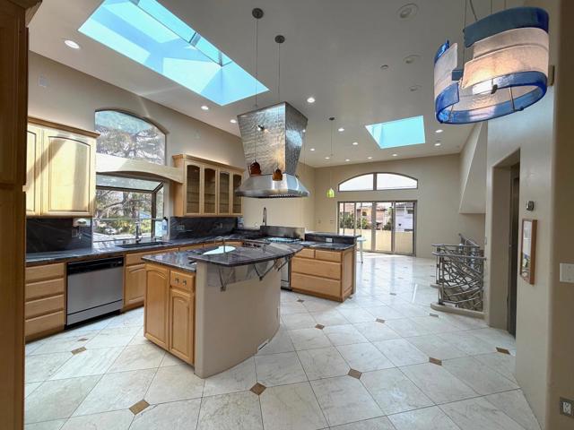 131 30th Avenue, Santa Cruz CA: https://media.crmls.org/mediaz/e87c15cf-7c0b-4622-95df-9c16948dbcd1.jpg