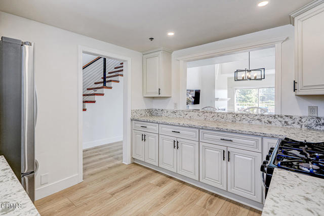 Detail Gallery Image 14 of 48 For 2905 Montrose Ave #610,  La Crescenta,  CA 91214 - 3 Beds | 3 Baths