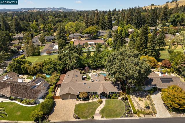 9 Saint Andrews Pl, Alamo CA: https://media.crmls.org/mediaz/e87c8c27-1a6c-4cfd-b7a6-652320fde24e.jpg