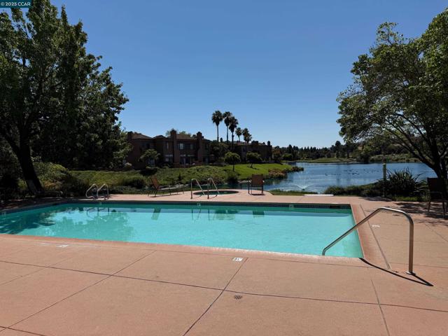 3019 Tahoe Pl, San Ramon CA: https://media.crmls.org/mediaz/e87d0a00-48b0-4250-b0e1-019aeb886ce9.jpg