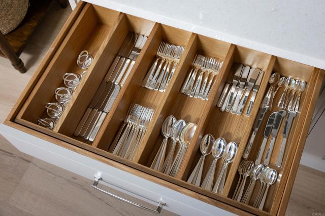 17845 Via de Fortuna, Rancho Santa Fe CA: https://media.crmls.org/mediaz/e87d1645-b02e-4123-b780-b21931fa7b8a.jpg