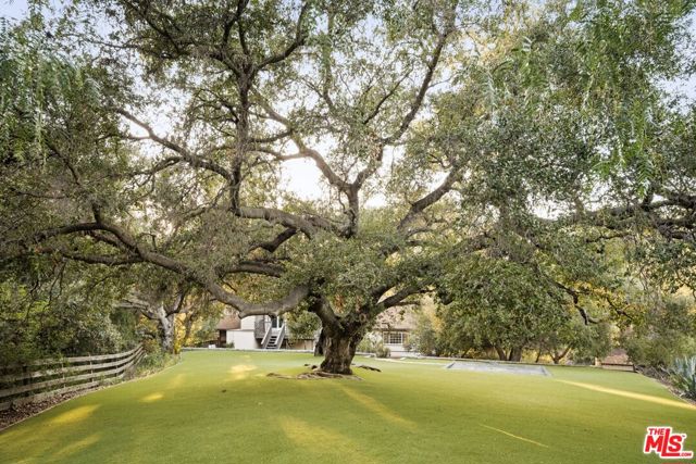 20500 Paradise Lane, Topanga CA: https://media.crmls.org/mediaz/e87d4cfe-18d2-4ae5-9aa1-1027e4055c08.jpg