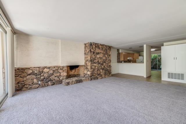 197 W Via Lola, Palm Springs CA: https://media.crmls.org/mediaz/e87dd038-6969-4857-a988-5f524e7fd2fe.jpg
