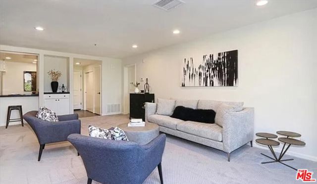 880 1st Street, Los Angeles, California 90012, 2 Bedrooms Bedrooms, ,2 BathroomsBathrooms,Condominium,For Sale,1st,24431939