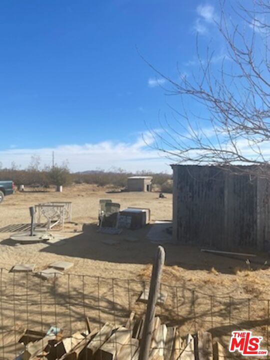 6000 W 140th Street West, Rosamond CA: https://media.crmls.org/mediaz/e87e2540-be55-4432-a325-c7563e2800fd.jpg