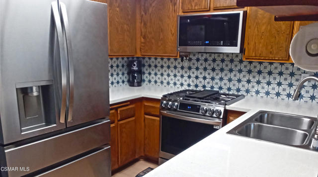 722 Blue Oak Avenue, Newbury Park CA: https://media.crmls.org/mediaz/e87e3fde-6f86-4f3e-9de6-2076c6d0c306.jpg