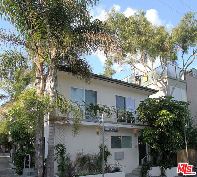 109 Brooks Avenue, Venice CA: https://media.crmls.org/mediaz/e87f074f-5247-451f-83da-77a09c293b13.jpg
