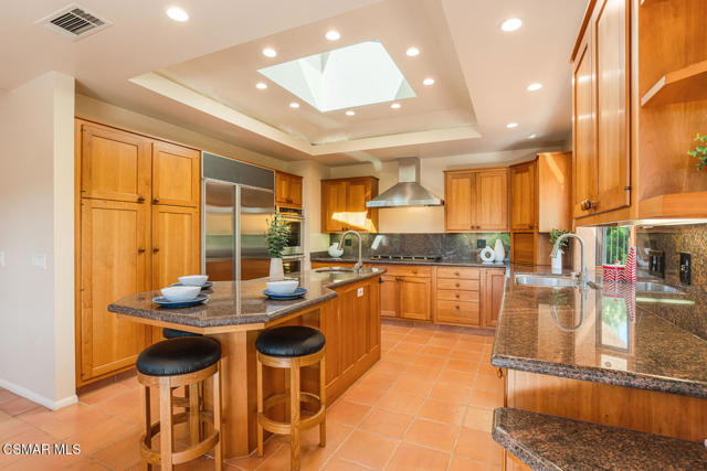 356 Laguna Terrace, Simi Valley CA: https://media.crmls.org/mediaz/e87f3439-ac3b-4c60-9c6b-b876166b74b3.jpg