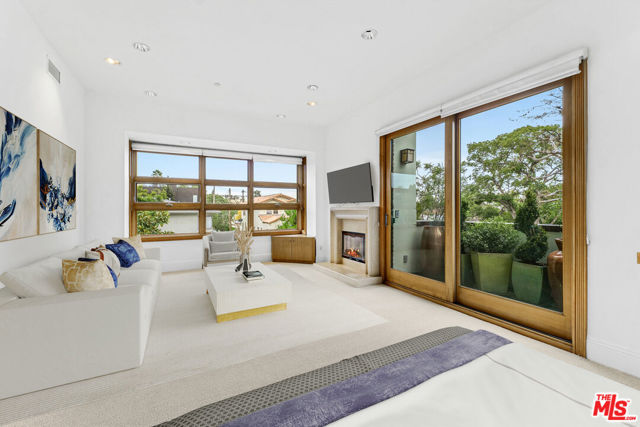 2323 S Beverly Glen Boulevard, Los Angeles CA: https://media.crmls.org/mediaz/e87f4e62-07da-4fe3-907c-f8aebbfeda34.jpg