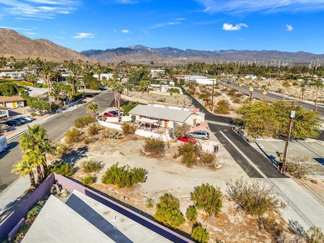 2670 Junipero Avenue, Palm Springs CA: https://media.crmls.org/mediaz/e87ff769-a73f-4bb4-961e-23e123cb99d2.jpg
