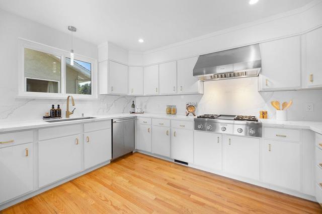 818 Clearfield Drive, Millbrae CA: https://media.crmls.org/mediaz/e8805aa4-3aad-4483-8fee-f1edd65f4473.jpg