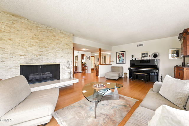 Detail Gallery Image 11 of 41 For 633 Camino Roberto, Thousand Oaks,  CA 91360 - 4 Beds | 2/1 Baths