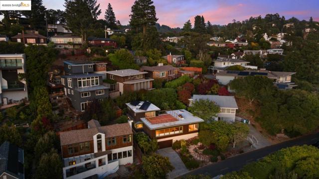 1069 Miller Ave, Berkeley CA: https://media.crmls.org/mediaz/e880bd2b-8a75-4498-86f1-bd4796389c92.jpg